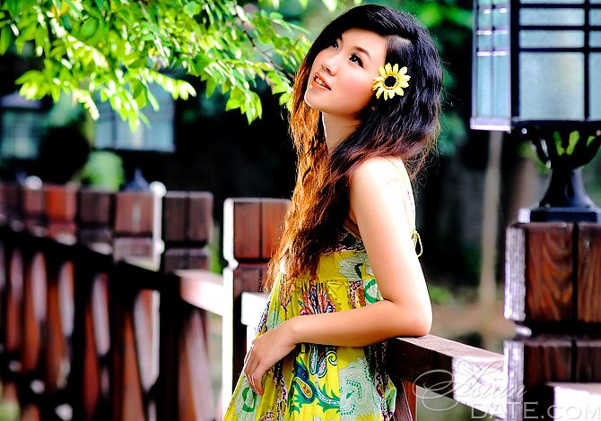 Exotic Asian Member Xiaocuialina From Guangzhou 30 Yo Hair Color 